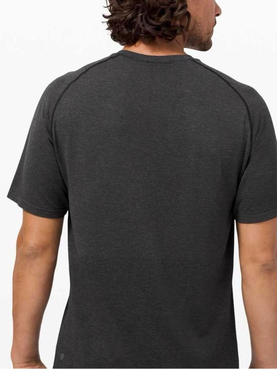 Men's Lululemon Metal Vent Tech Shirt - Picture 2 of 7